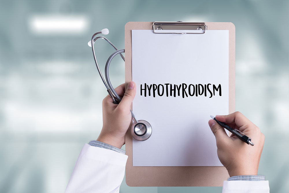 Hyperthyroidism vs. Hypothyroidism – Symptoms and Causes